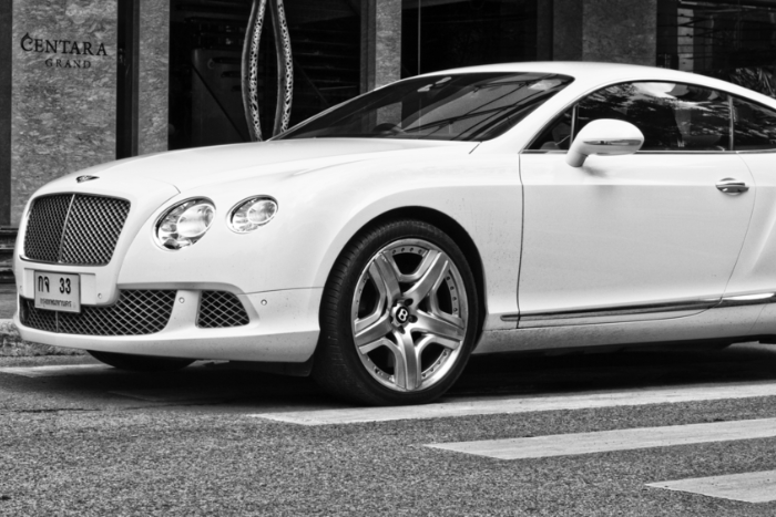Продажи автомобилей Bentley в России в первом полугодии выросли в 1,5 раза