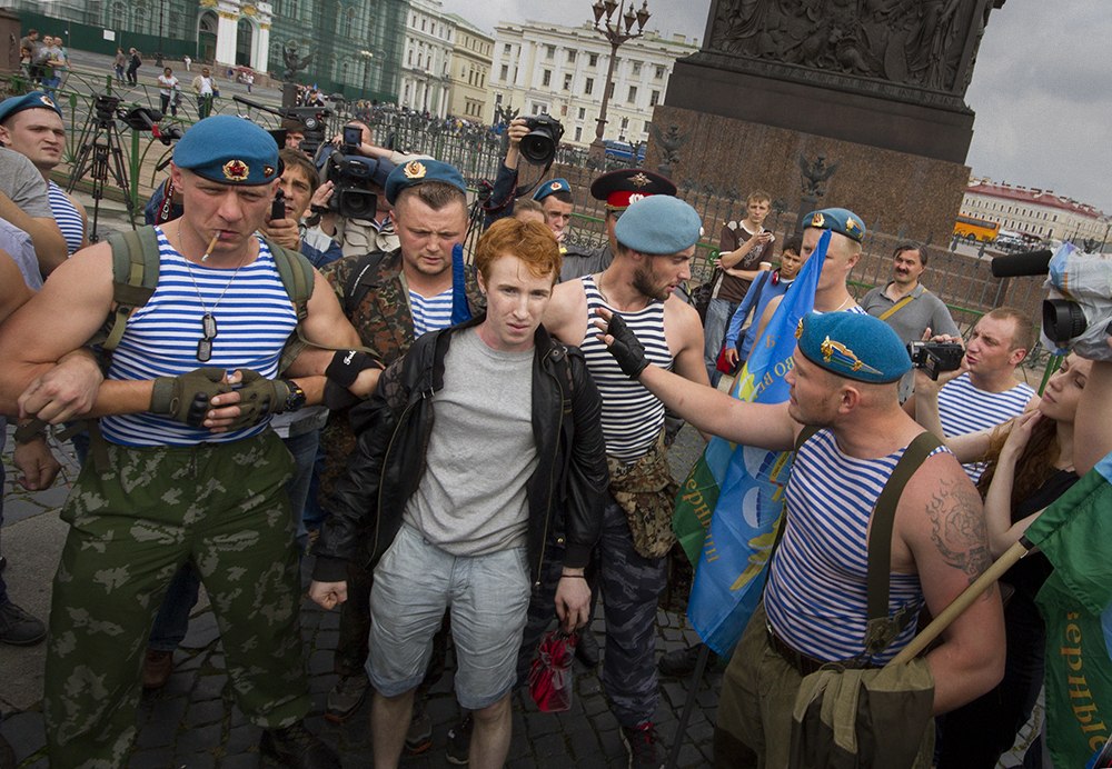 Пидарами мужики. ВДВ на параде. День ВДВ парад.