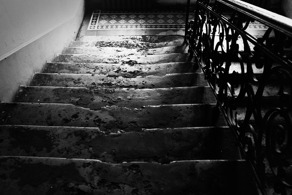 Лестница — один из главных символов романа «Преступление и наказание»
