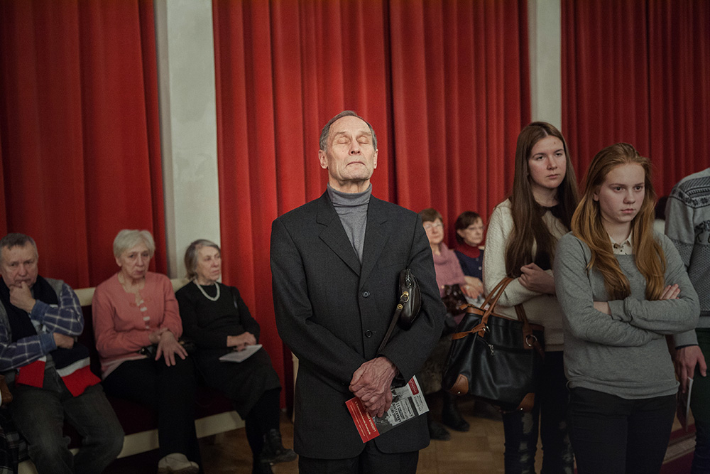 Слушатели во время исполнения «Ленинградской» симфонии Дмитрия Шостаковича