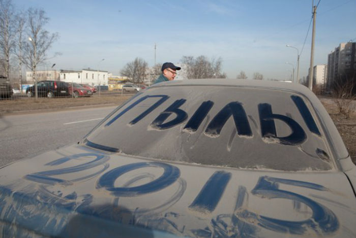 Явился не запылился: 16 фотографий Петербурга в пыли
