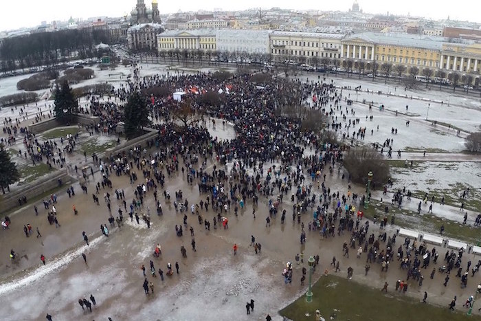 Антивоенный многотысячный митинг в Петербурге сфотографировали с высоты птичьего полета