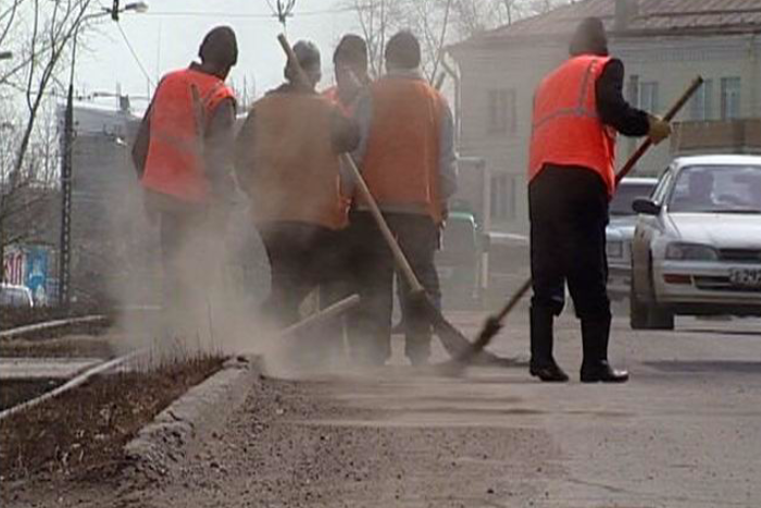 За месяц из Петербурга вывезли 16 тысяч тонн пыли и грязи