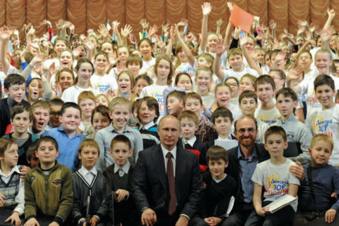 Путин заявил, что иностранные фонды «шарят» по школам и вузам и «как пылесосом высасывают» абитуриентов