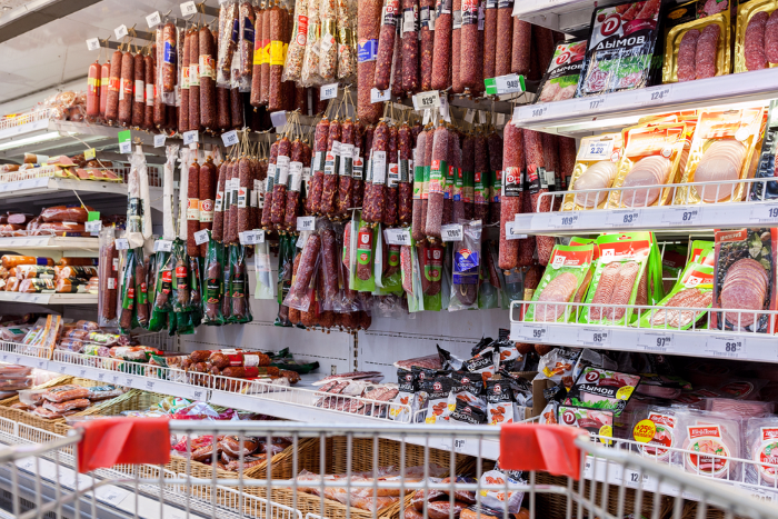Три четверти популярной колбасы в магазинах оказались подделкой