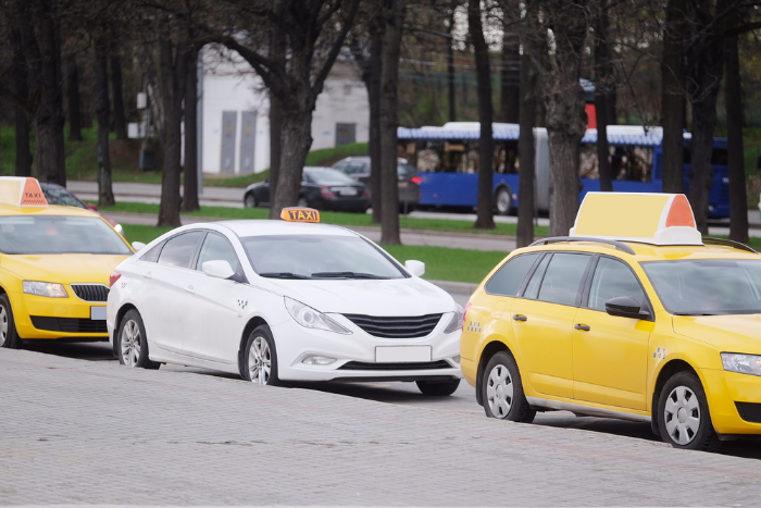 Таксисты пожаловались Медведеву на Uber, Gett и &#171;Яндекс&#187;