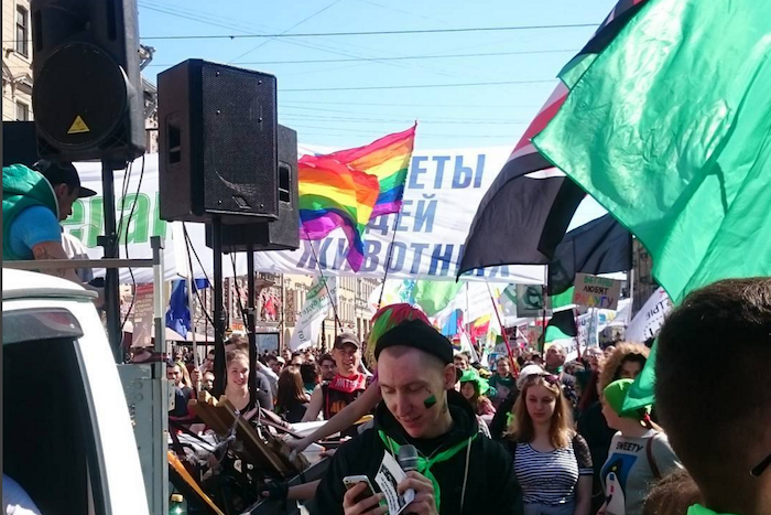 ЛГБТ-активистам удалось прорваться на первомайскую демонстрацию