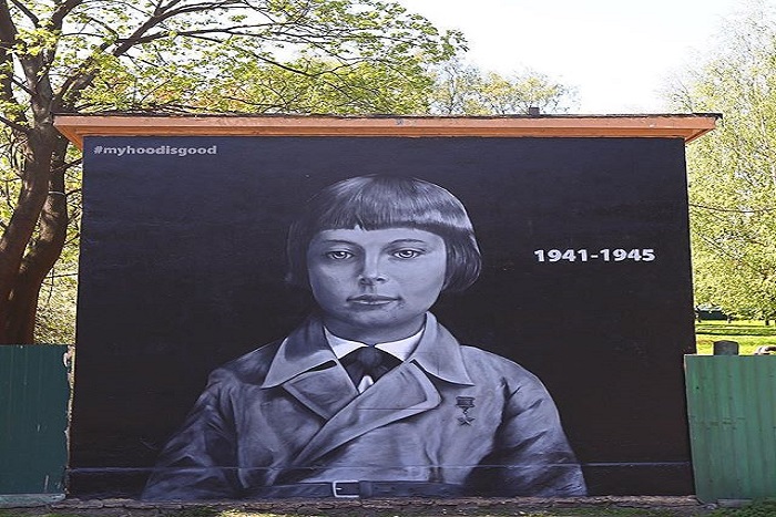 Неизвестные нарисовали свастику на граффити с портретом партизанки Зинаиды Портновой