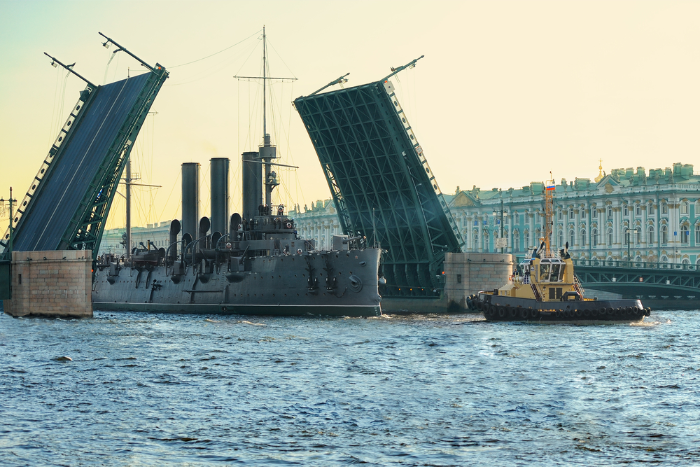 УФАС возбудит более 20 дел за нарушения при реконструкции крейсера «Аврора»