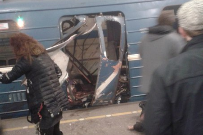 «Мы увидели, что вагон раскурочен, окна разбиты, кровь»: что говорят очевидцы взрыва в петербургском метро