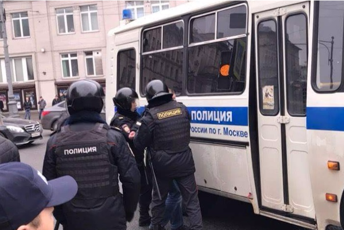 Четверых участников протестной акции 26 марта в Москве задержали за нападение на полицейских, UPD