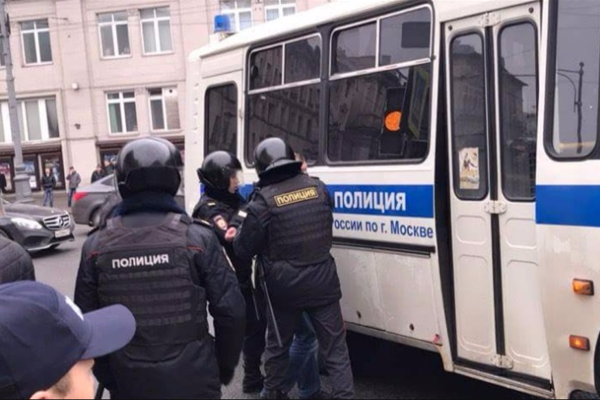 Активист SERB, в котором опознали напавшего на Навального, дал показания против участника акции 26 марта