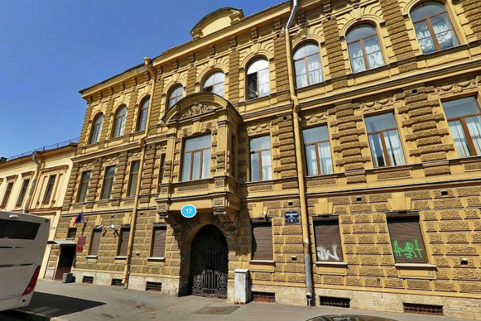 Петербуржца отправили под домашний арест за «удар в спину» омоновцу на акции 12 июня