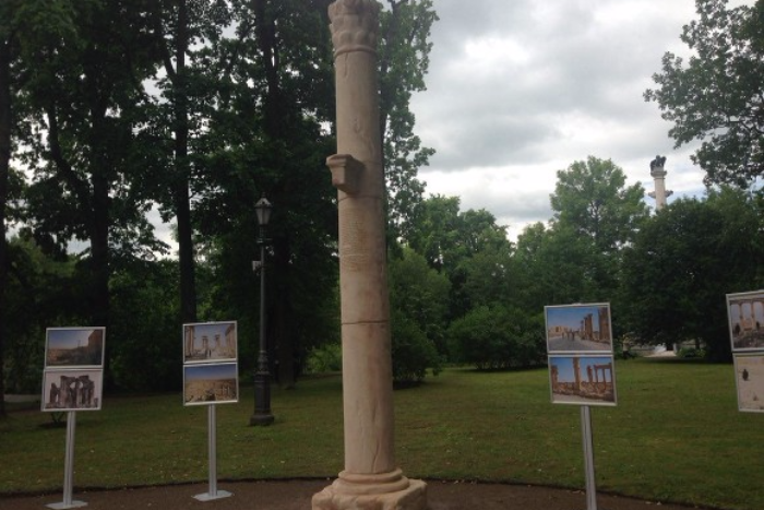 В Царском Селе установили копию колонны из Пальмиры, разрушенной ИГИЛ