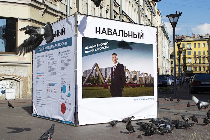 В Петроградском районе не согласовали агитационный куб Навального. Он мог оскорбить чувства верующих