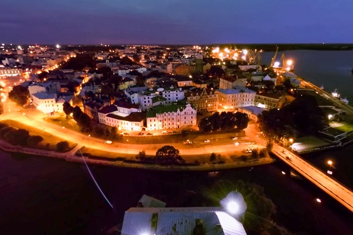 Рассмотрите ночной Выборг с высоты 50 метров: 360-градусная панорама города