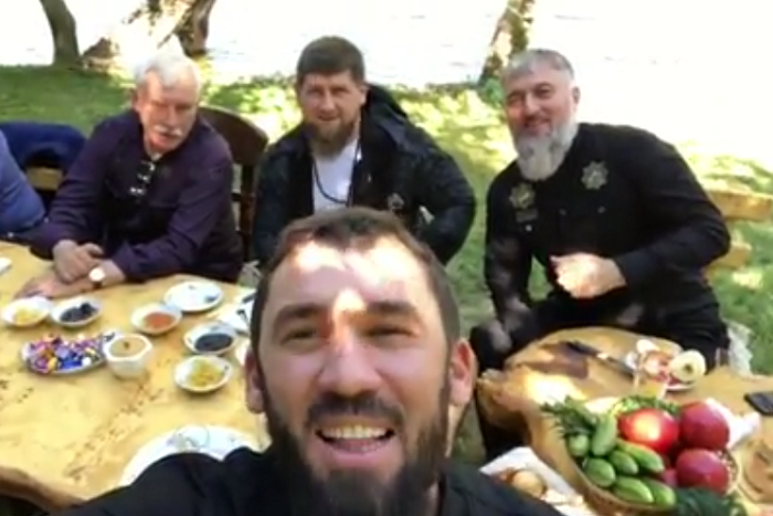 Спикер парламента Чечни выложил видео, на котором Полтавченко и Макаров скандируют «Ахмат — сила!», UPD