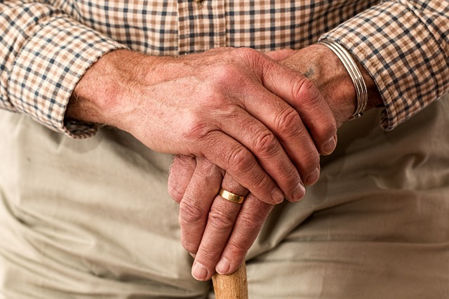 В 2018 году работающим пенсионерам снова не повысят пенсию. В Минфине сказали, что «это их выбор»