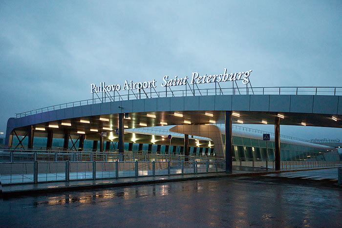 Петербургское УФАС сочло нарушением лимит в 10 минут для водителей в зоне высадки аэропорта Пулково