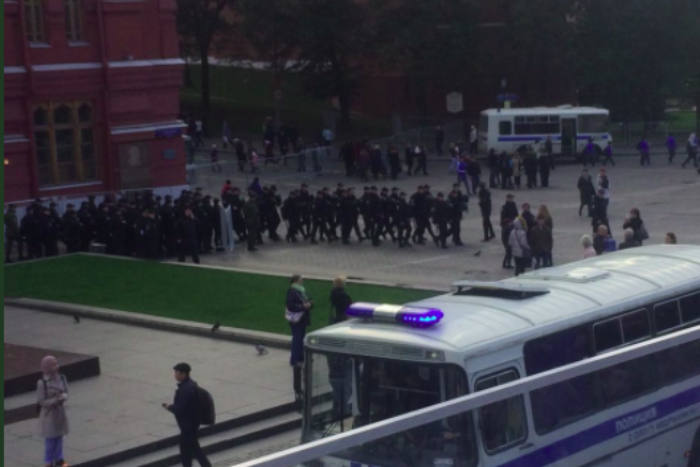 На Манежной площади в Москве задержали девять вновь собравшихся протестующих