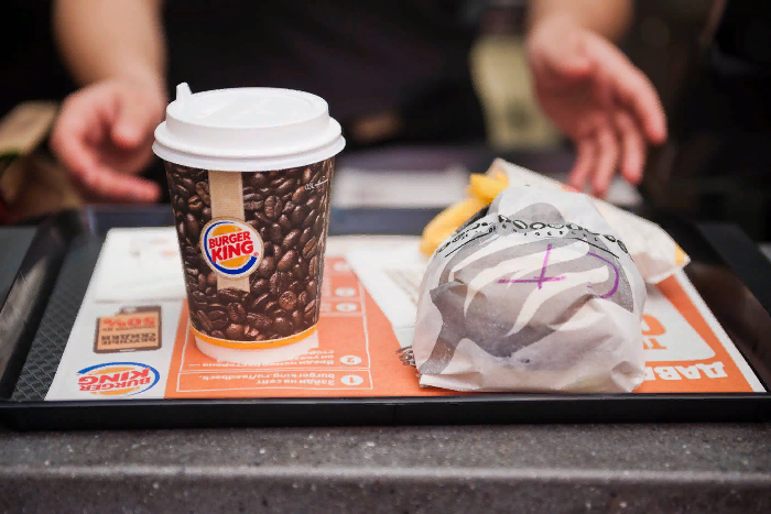 В «Бургер Кинге» можно будет заказывать еду без очереди через мобильное приложение