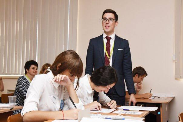 Смольный выплатит премию в 3 млн рублей петербургскому преподавателю истории — «Учителю года — 2017». Такое вознаграждение будет ежегодным