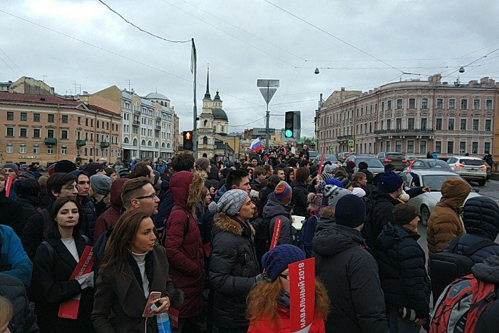 В Петербурге завершились митинг и шествие сторонников Навального. На акции задержали более 10 человек