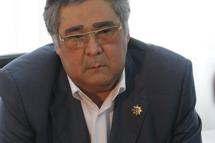 Аман Тулеев стал председателем парламента Кузбасса. В начале апреля он ушел в отставку после пожара в кемеровском ТЦ