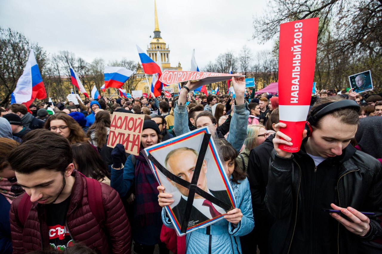 Смольный перенес митинг сторонников Навального с площади Ленина в Удельный парк из-за прорыва трубы рядом с Финляндским вокзалом