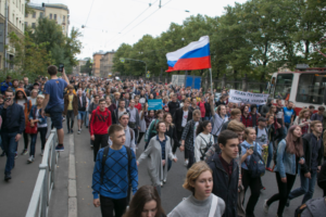 Путин подписал закон об арестах и штрафах за вовлечение подростков в несанкционированные митинги