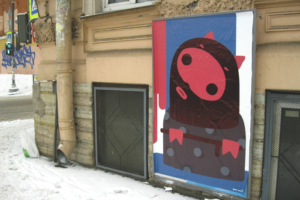 Художник Миша Маркер нарисовал на стене в Петербурге свинью — в маске и с дубинкой