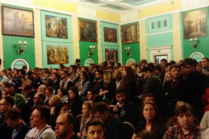 В Петербурге прошла встреча с Навальным, посвященная муниципальным выборам. На нее пришли более 500 человек