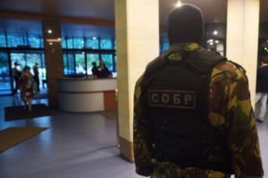 В Петербурге обыскивают более 20 помещений по делу о незаконной игорной деятельности. «Фонтанка» пишет, что в СК доставили основателя сети казино «Вулкан»