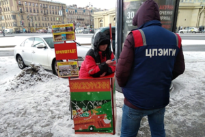 В центре Петербурга устранили стойки по продаже экскурсий и другие точки незаконной торговли