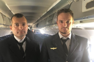 Путин присвоил звания Героев России пилотам, посадившим самолет с загоревшимся двигателем в Подмосковье