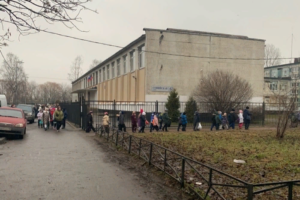 В Петербурге снова эвакуируют суды и школы. «Минирования» продолжаются почти месяц