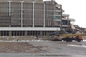 В Петербурге возобновили демонтаж СКК после обрушения. Горожане звонят в полицию, чтобы остановить работы