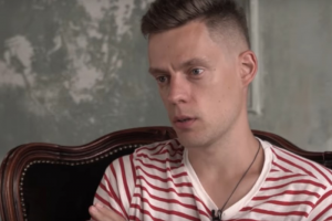 Дудь выпустил документальный фильм про ВИЧ в России. Герои рассказывают, как узнали о своем статусе