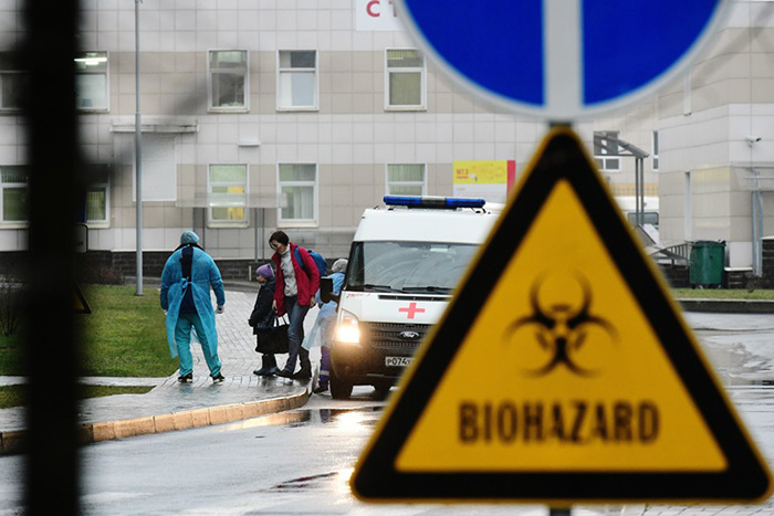 Главврач Боткинской Денис Гусев — о вместимости больницы, аппаратах ИВЛ и тестах на коронавирус