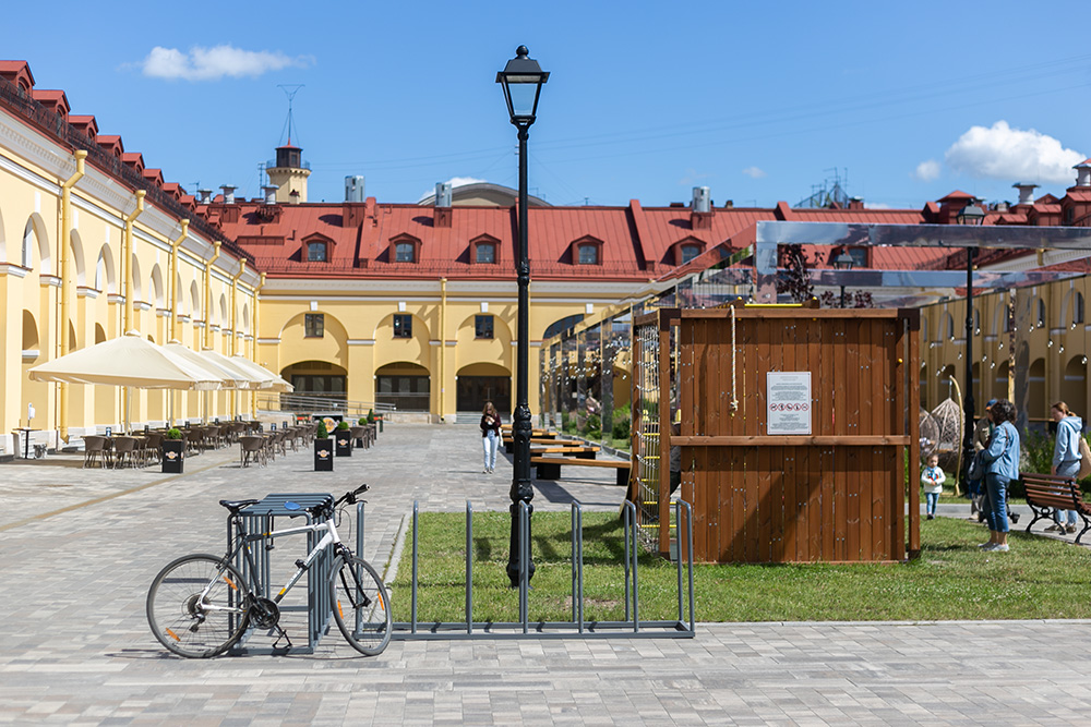 Ряды петербурге. Никольские ряды Санкт-Петербург. Садовая 62 Санкт-Петербург Никольские ряды. Двор Никольских рядов. Пространство на садовой Никольские ряды.