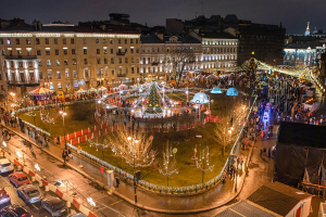 Рождественская ярмарка на Манежной площади в этом году пройдет без карусели и катка