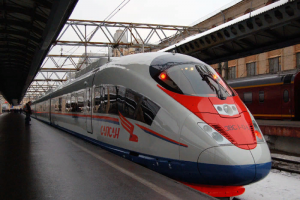 «РЖД» запустит дополнительные поезда между Петербургом и Москвой во время майских и июньских праздников и в дни ПМЭФ