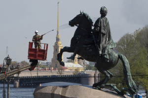 Музей скульптуры объявил конкурс на реставрацию Медного всадника за 39 млн рублей. Об этом просила хранительница памятников города