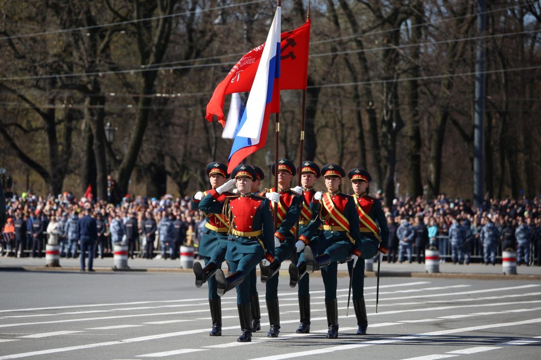 Новокузнецк парад победы фото