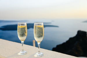 Moet Hennessy объявила о временной приостановке поставок шампанского в Россию из-за нового закона