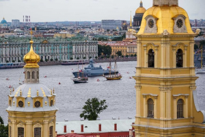 В Петербурге и Кронштадте стартовал парад ко Дню ВМФ — вот трансляции. Салют у Петропавловской крепости отменили