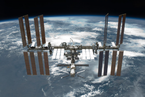 «Роскосмос» планирует прекратить эксплуатацию МКС в 2028 году. И обсуждает создание новой орбитальной космической станции