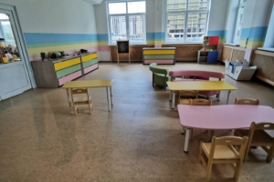 Жители Шушар рассказали о нехватке кроватей и другой мебели в новом детском саду. Ранее его посетил Беглов — и тогда всё было нормально