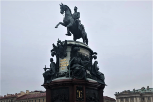 С памятника Николаю I на Исаакиевской площади окончательно сняты леса