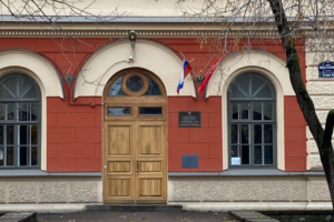 В закрытом чате петербургской гимназии № 209 анонимно написали про планы устроить стрельбу. После этого охрану школы взяли под особый контроль